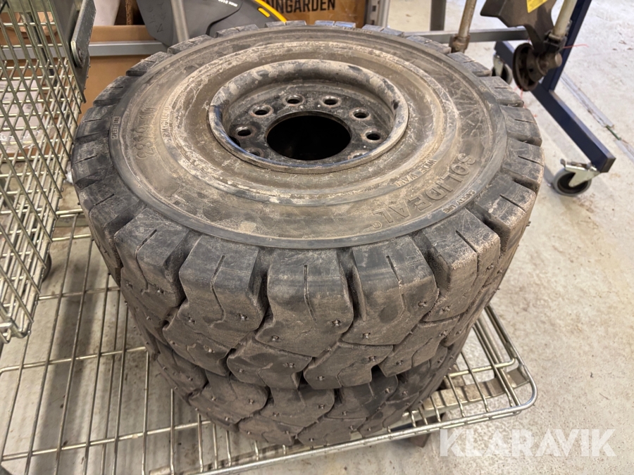 Dubbade truckdäck Solideal Magnum 23x9-10 2st