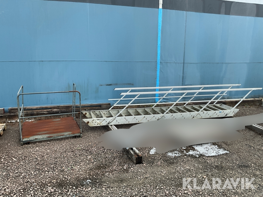 Trapp med plattform Alustep