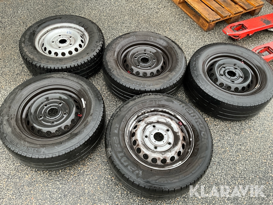 Däck på fälg 235/65-16C passar Ford transit
