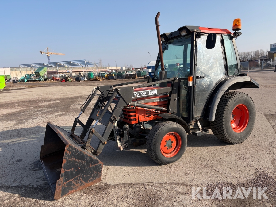 Traktor Kubota L2550 4WD med lastare, frontlyft och redskap