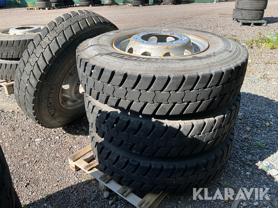 Lastbilsdäck / anläggningsdäck Michelin 325/95-24 8st