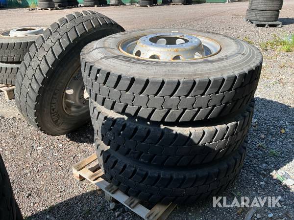 Lastbilsdäck / anläggningsdäck Michelin 325/95-24 8st
