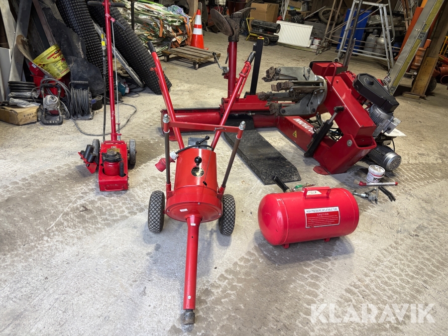 Däckomläggningsmaskin till lastbil och flera redskap