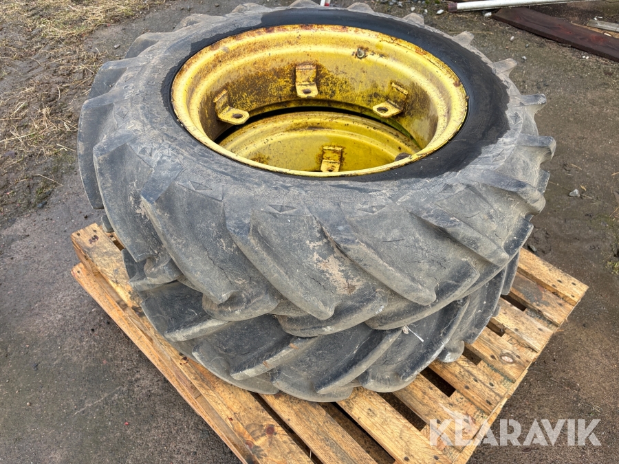 Lantbruksdäck Goodyear 11.2-24 2st med fälg