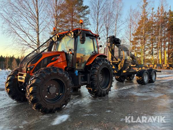 Traktor Valtra N134 152hk Skogsutrustad med Twintrack och Palms 12t U-Ram Skogsvagn