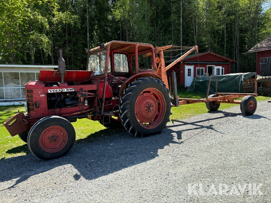 Traktor Volvo BM 350 Boxer med Skogskärra