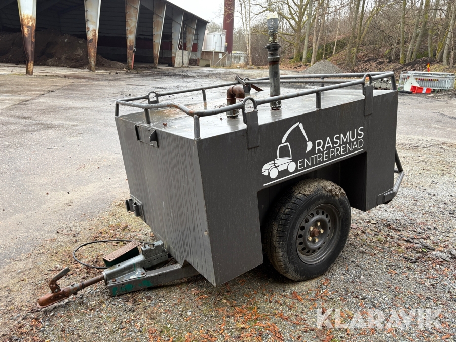 Släp med vattentank ca 1m3