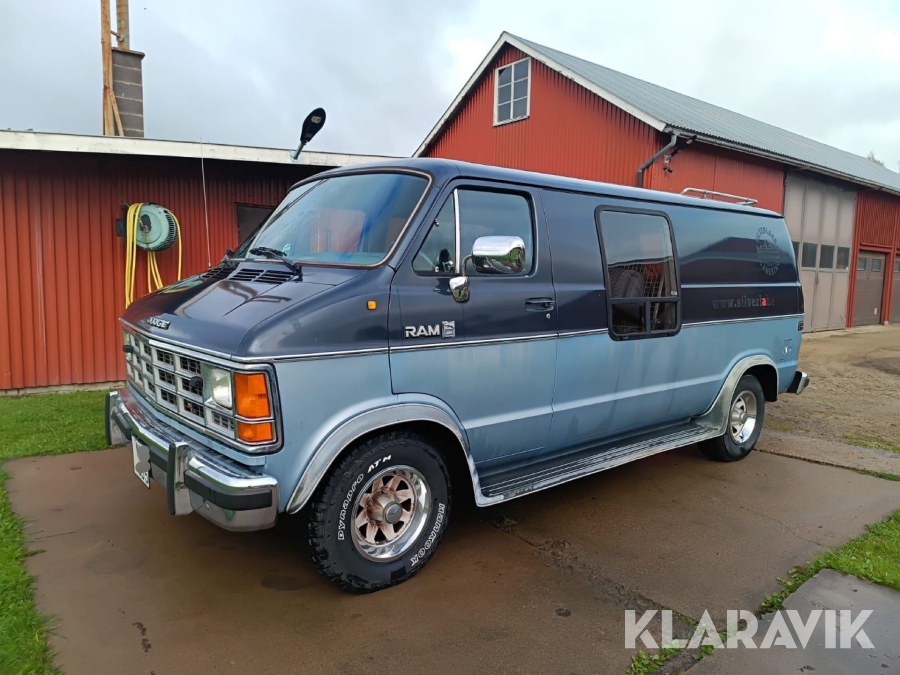 Dodge B250 Van
