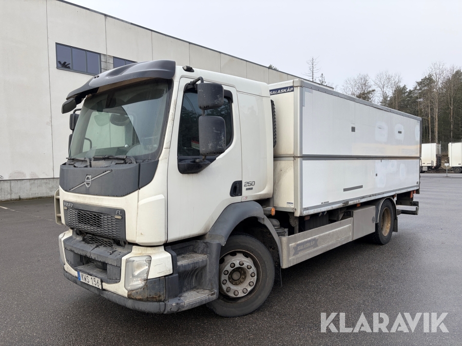 Lastbil Volvo FL 250 med höj och sänkbart skåp