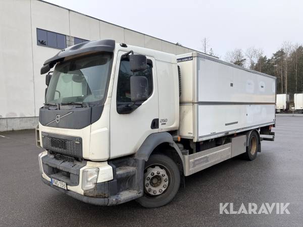 Lastbil Volvo FL 250 med höj och sänkbart skåp