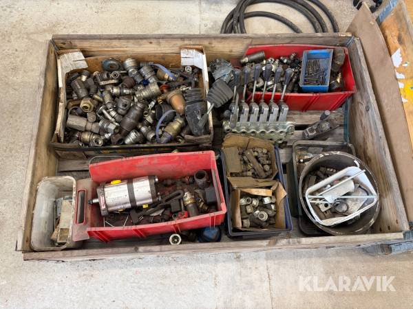 Pall med diverse hydrauldelar