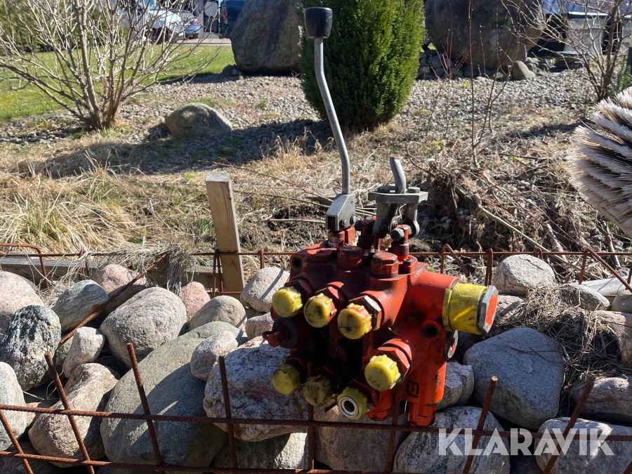 Lastarventil Hiab-foco med tredjefunktion & enspak till lastaren