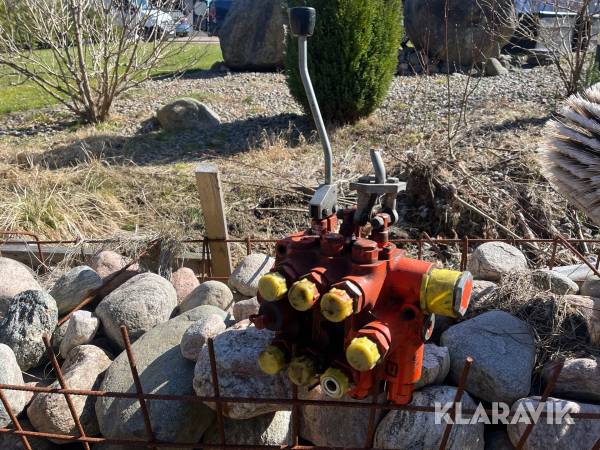 Lastarventil Hiab-foco med tredjefunktion & enspak till lastaren