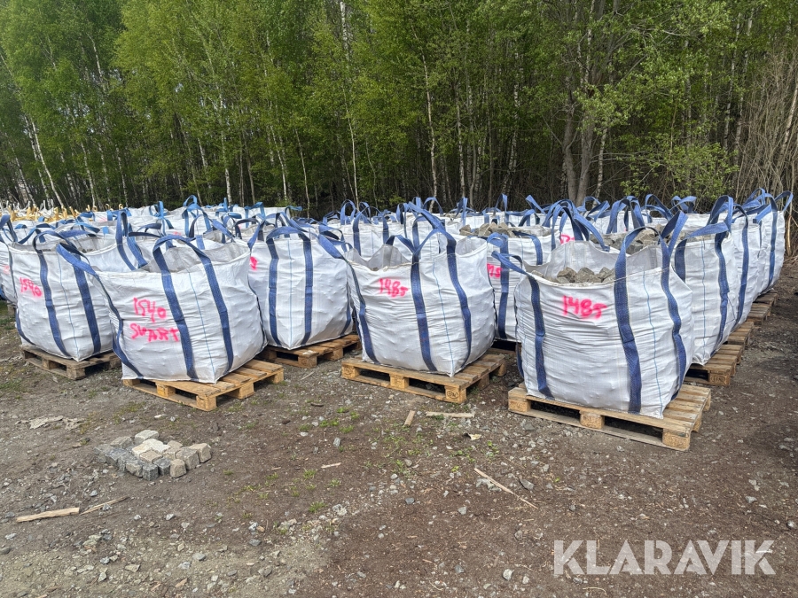 Begagnad Smågatsten / Gatsten Svensk Mix Granit 7/10 - Totalt cirka 33,7 ton / 168m2