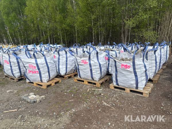 Begagnad Smågatsten / Gatsten Svensk Mix Granit 7/10 - Totalt cirka 33,7 ton / 168m2