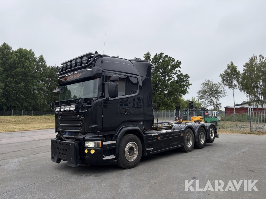 Lastväxlare Scania R580 8X4 plogutrustad