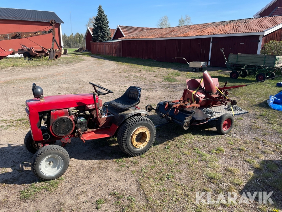 Trädgårdstraktor Wheel horse Raider 12 med vagn och redskap