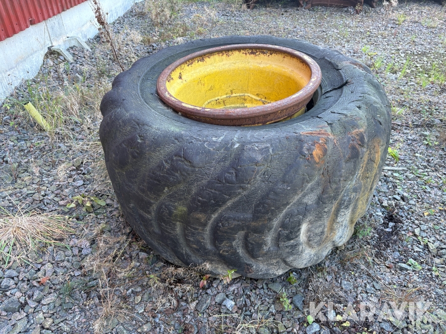 Skogsdäck på fälg 710/45 26.5