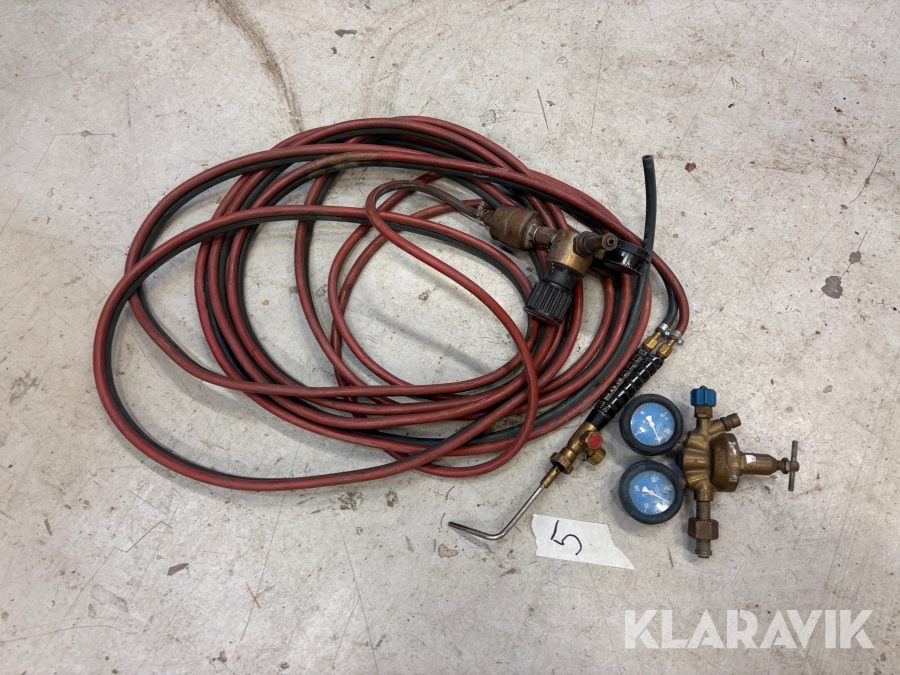 Gasslang med munstycke och gasklockor