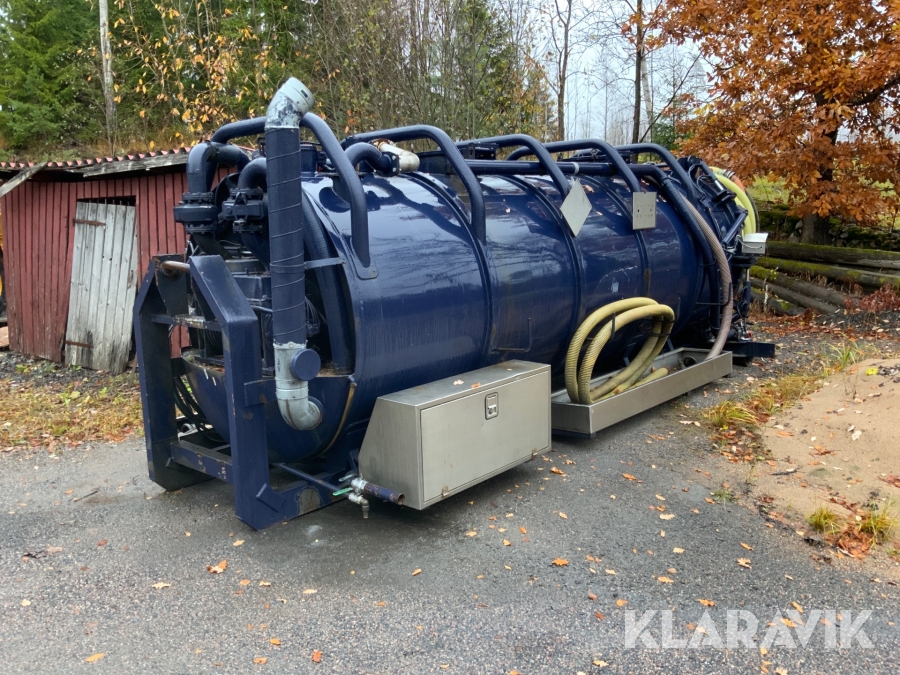 Slamsug 13m3 på lastväxlarram