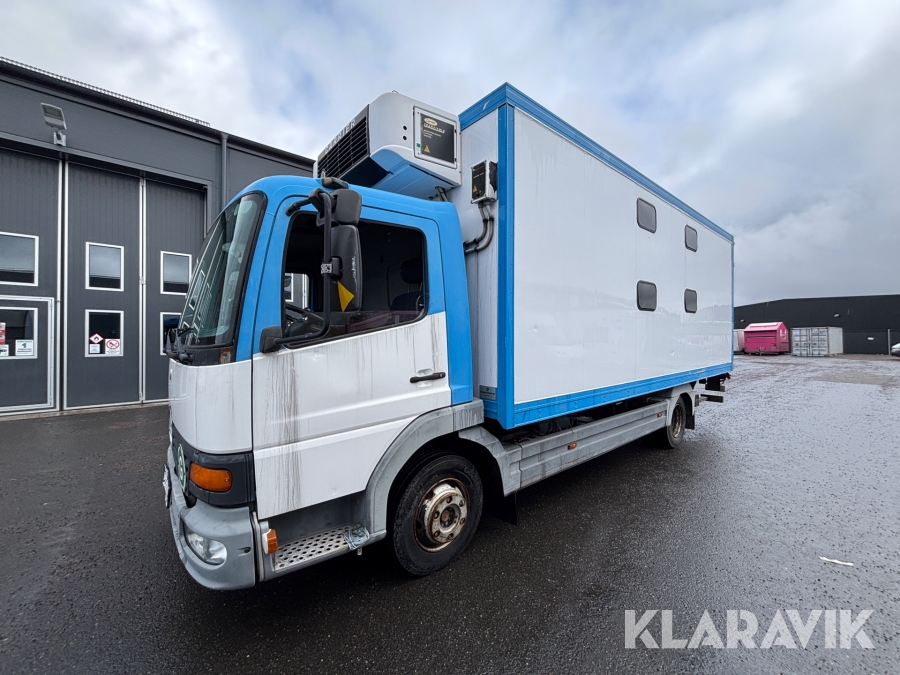 Lastbil Mercedes-Benz 815 L med värme, kyla och frys aggregat