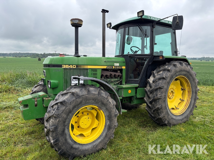 Traktor John Deere 3640 med Dubbelmontage