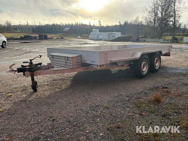 Boggiesläp Freno Aero med hydrauliska bromsar och luftfjädring