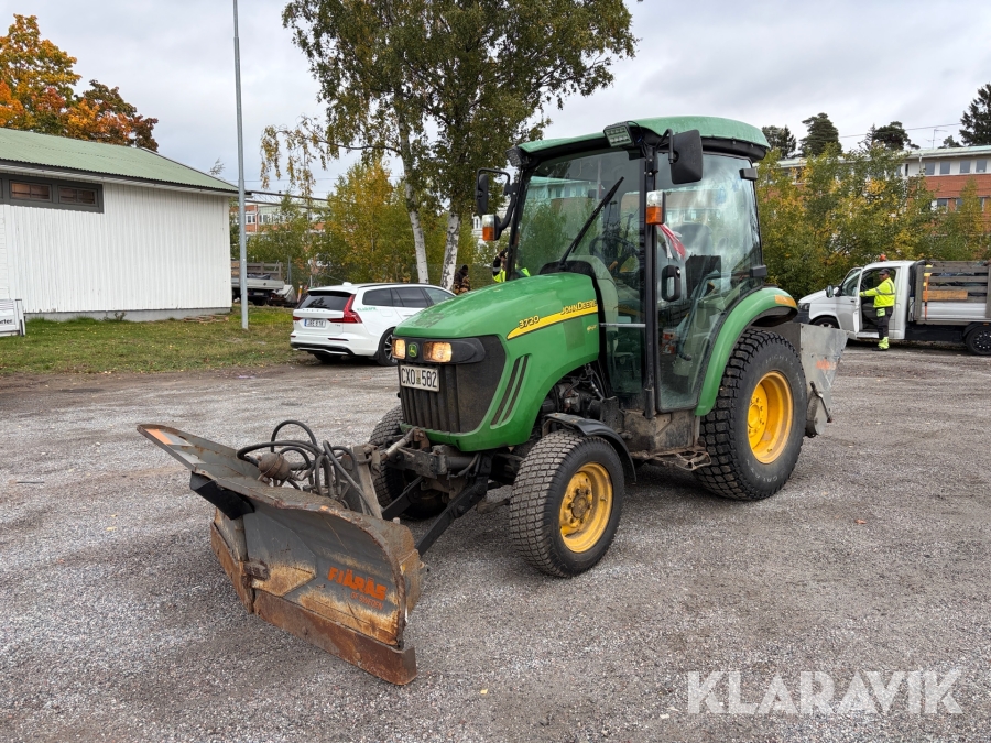 Traktor John Deere 3720 med vinterredskap