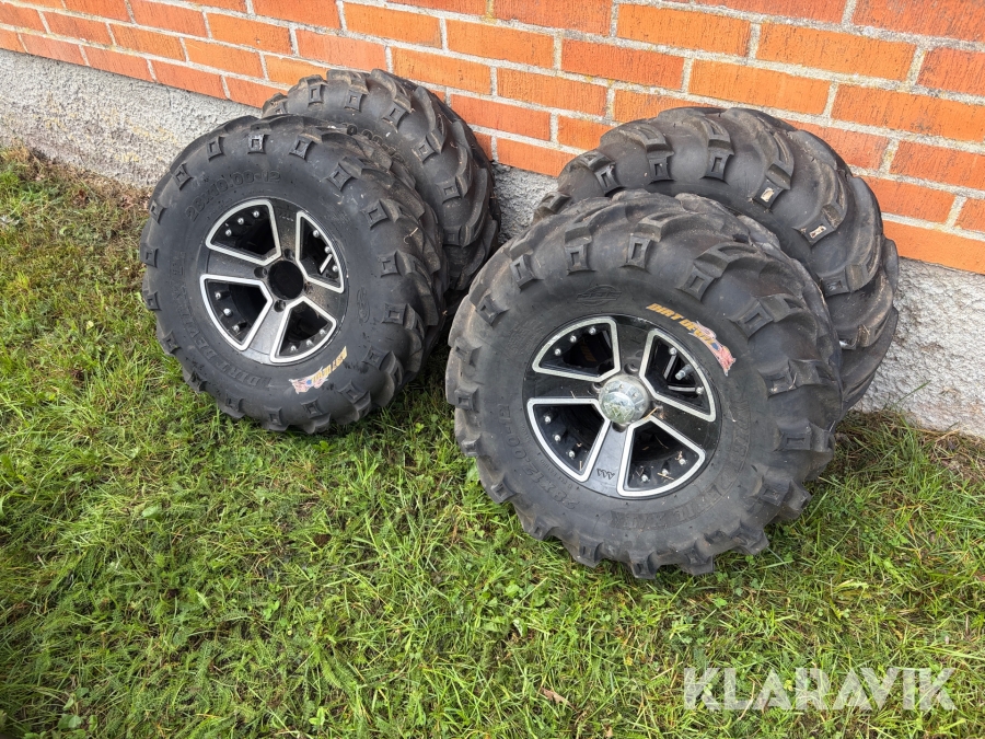 Däck med fälg till ATV