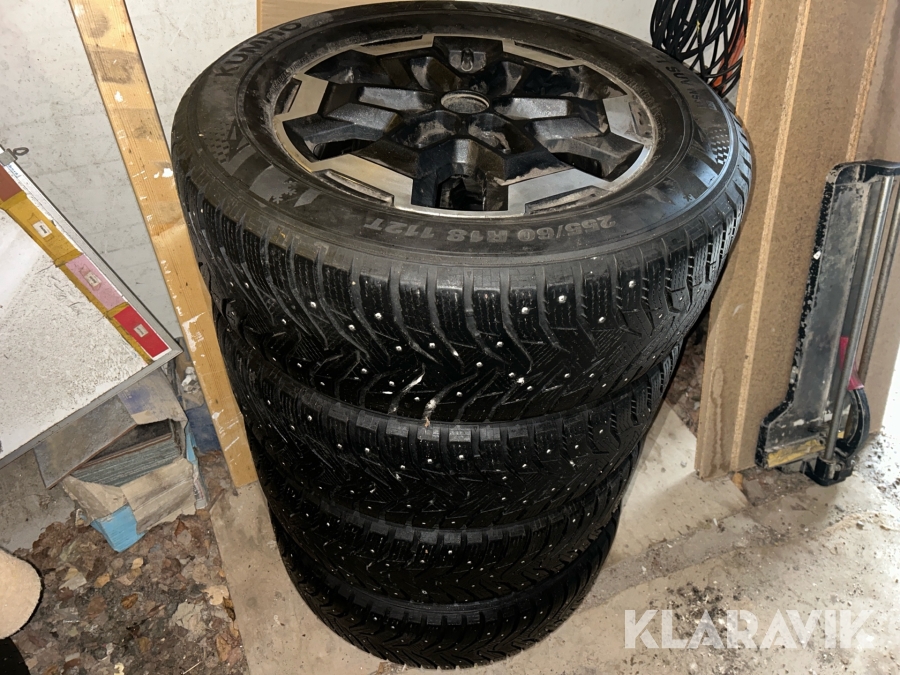 Dubbdäck Nissan navara 255/60R18 Kumho Wintercraft