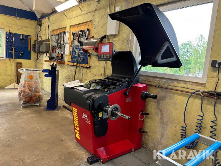 Däckbalanseringsmaskin Corghi EM 9550 Laserline