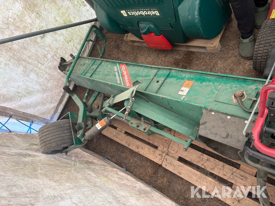Uppsamlare & elevator till hålpipning av grönyta Cushman Core harvester