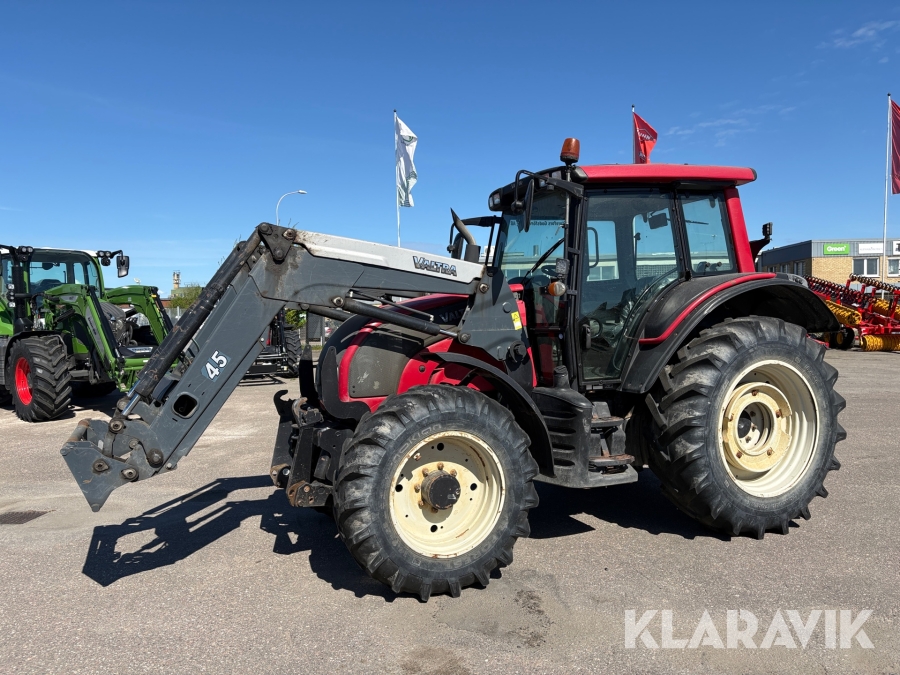 Traktor Valtra N121 HiTech med lastare 