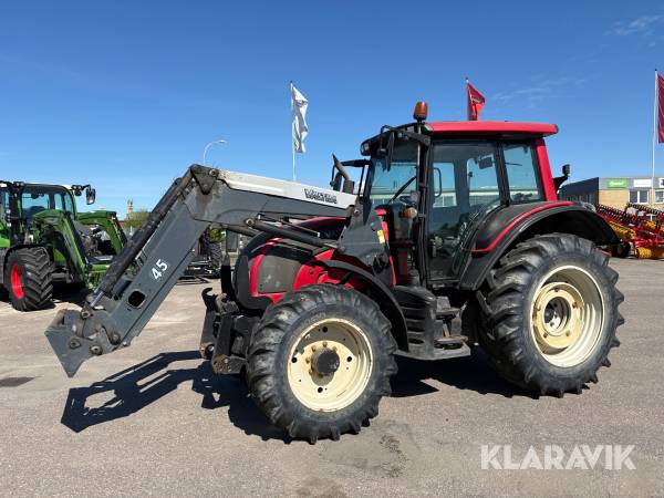 Traktor Valtra N121 HiTech med lastare 