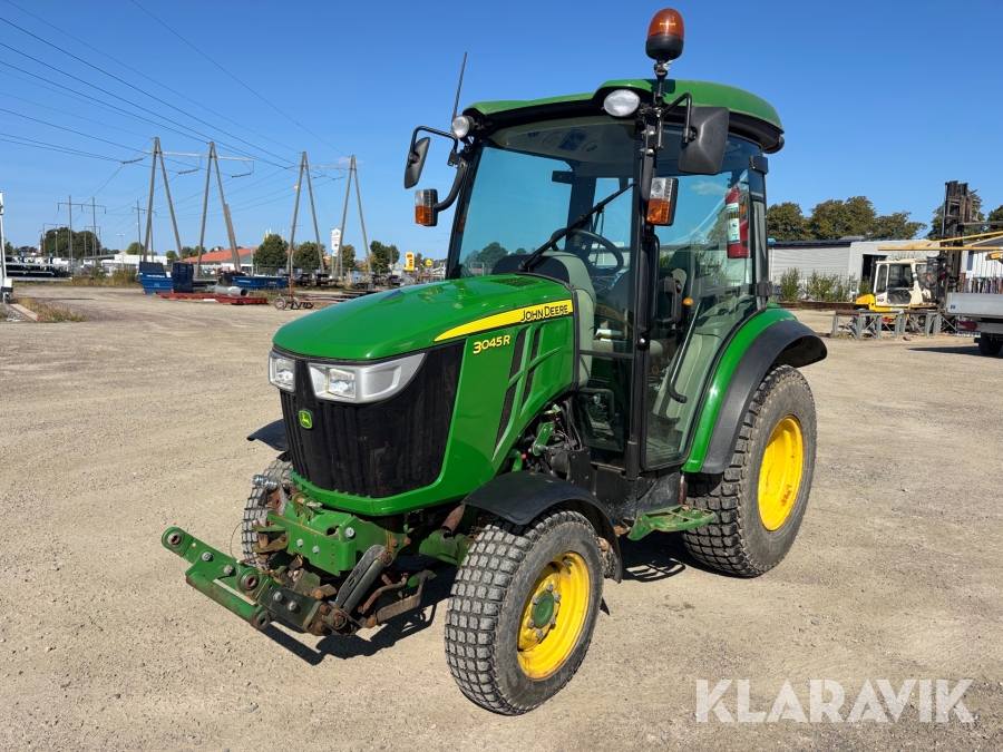Traktor John Deere 3045R Frontlyft / 4wd / 385h