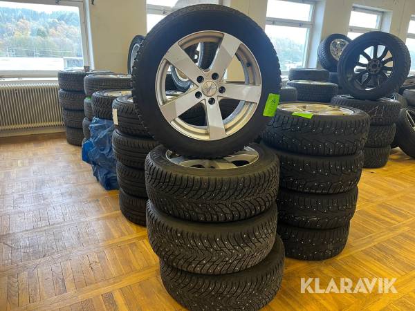 Dubbade vinterdäck med fälg Nokian 225/55R17 4st