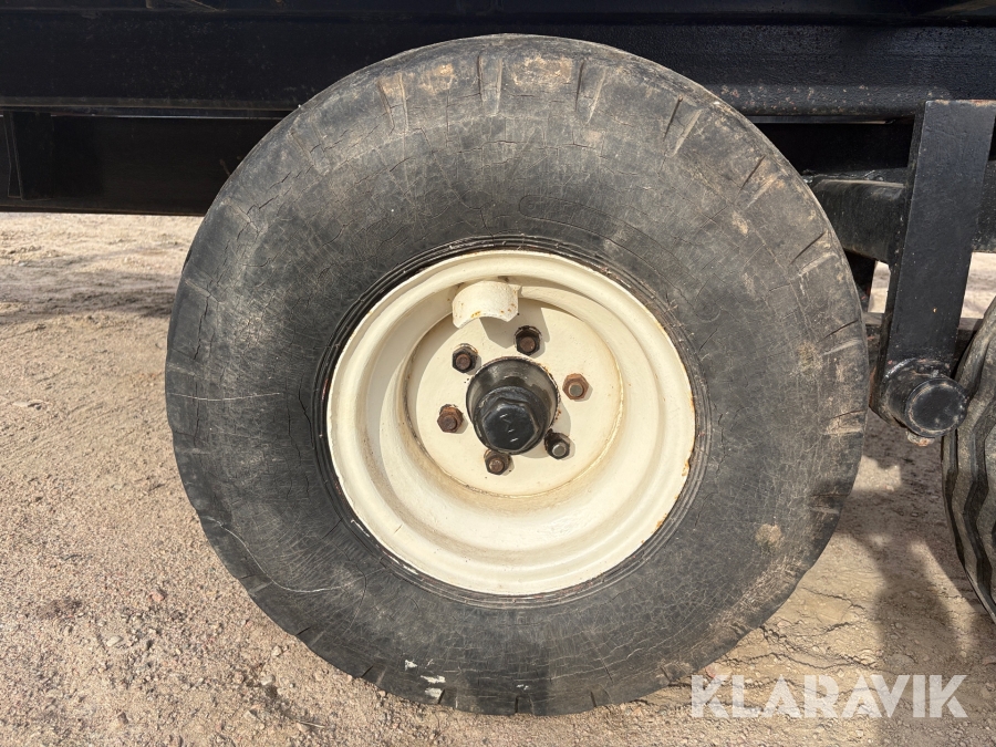Maskintrailer med tipp