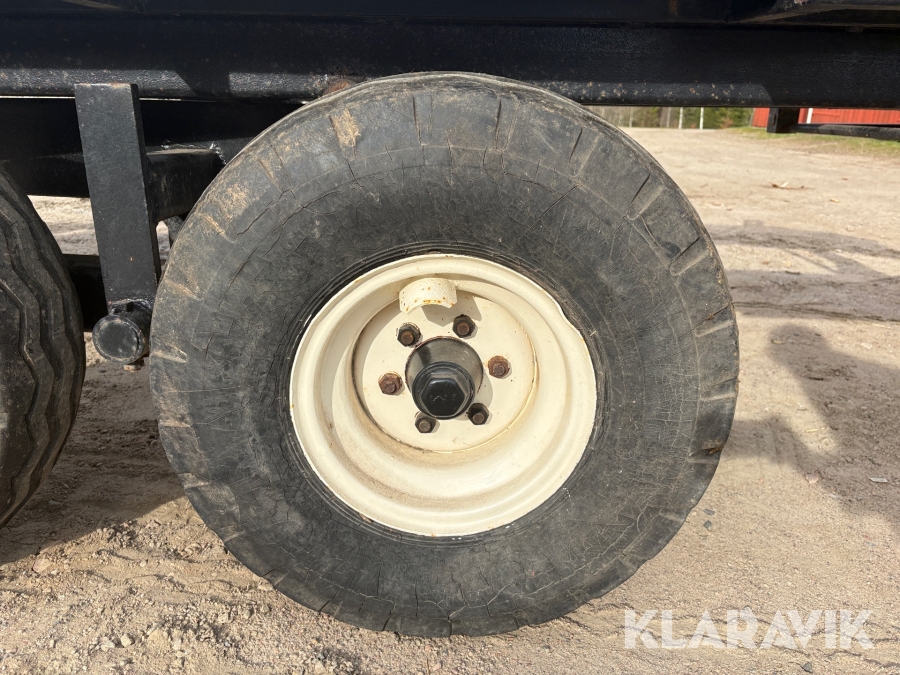Maskintrailer med tipp