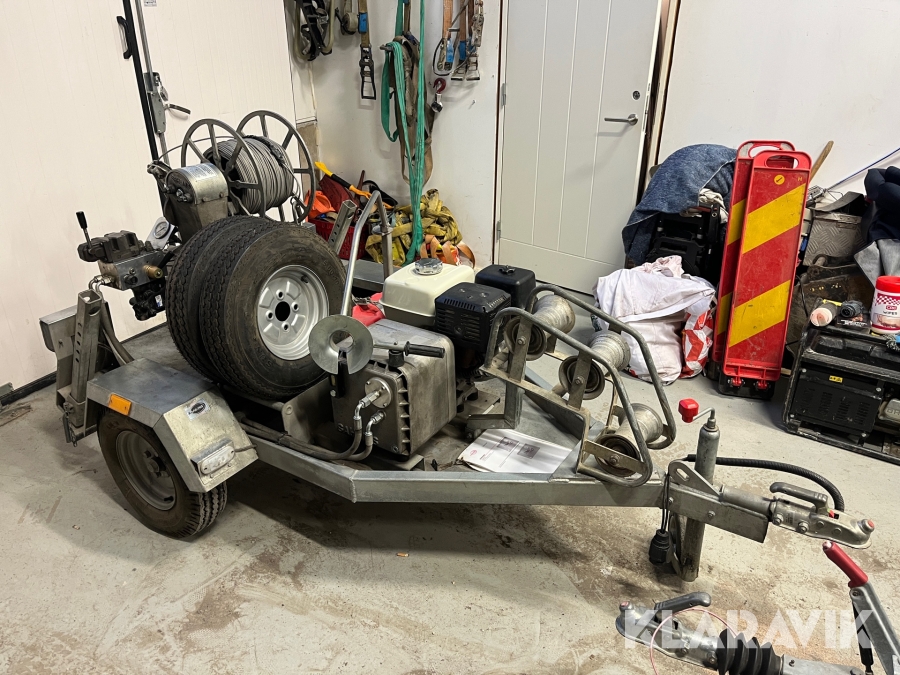 Kabeldragare med vinsch på släp Sahlins PBK 2103