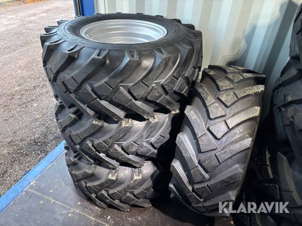 Lantbruksdäck Bostone 405/70R20 med fälg till L30/L35 4st