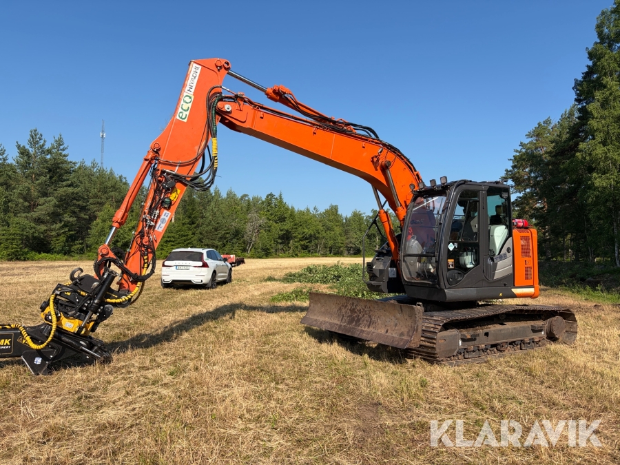 Grävmaskin Hitachi ZX 135 US-6 med redskap