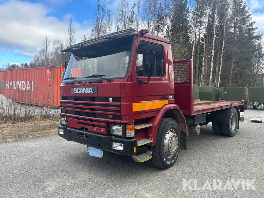 Veteranlastbil Scania P82M 4X2 42 med maskinflak