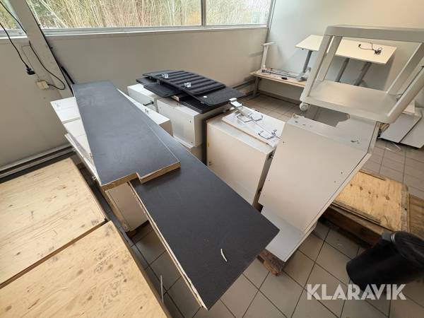 Parti med förvaring, bänkskivor och skärmavgränsare