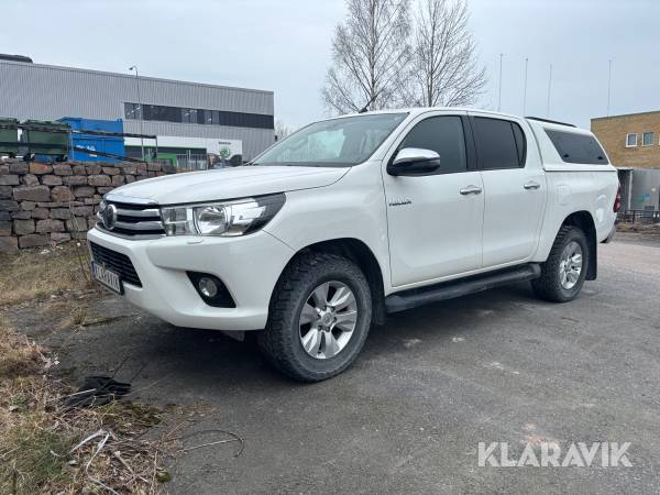 Pickup Toyota Hilux Dubbelhytt 2.4 AWD automatisk med kåpa