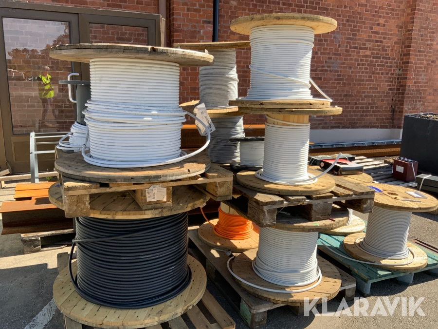 Kabeltrummor med diverse kabel 13st