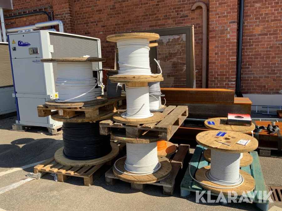 Kabeltrummor med diverse kabel 13st