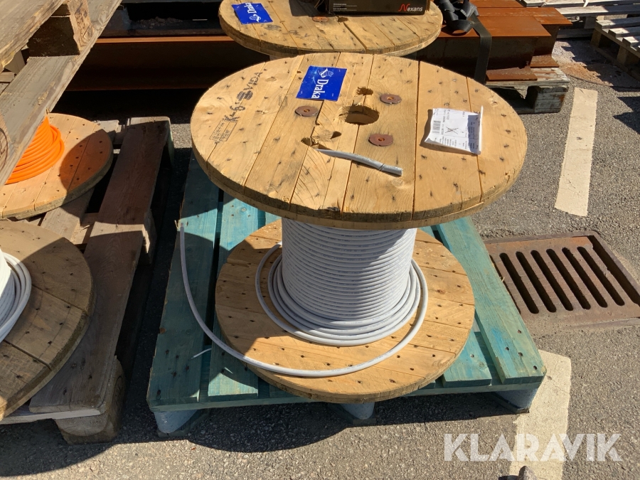 Kabeltrummor med diverse kabel 13st