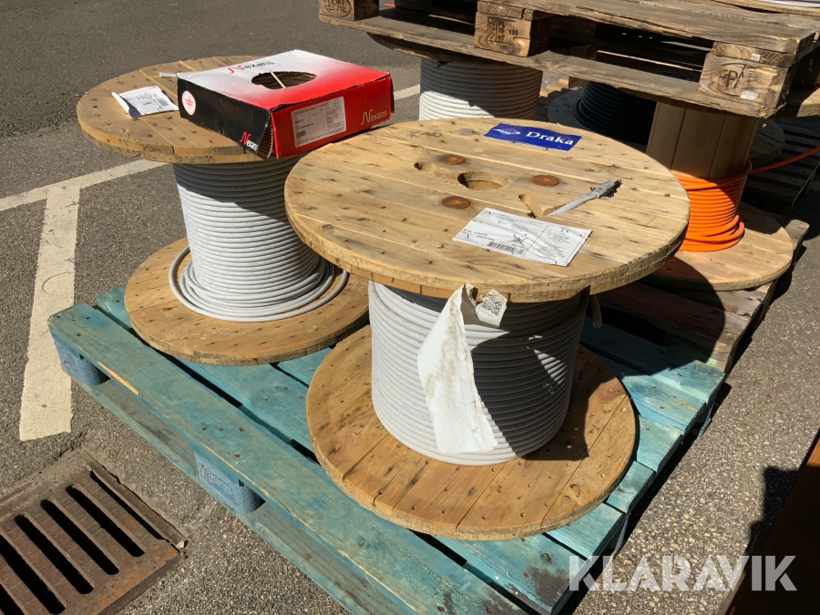 Kabeltrummor med diverse kabel 13st