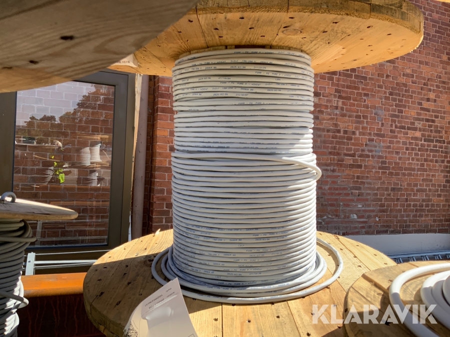 Kabeltrummor med diverse kabel 13st