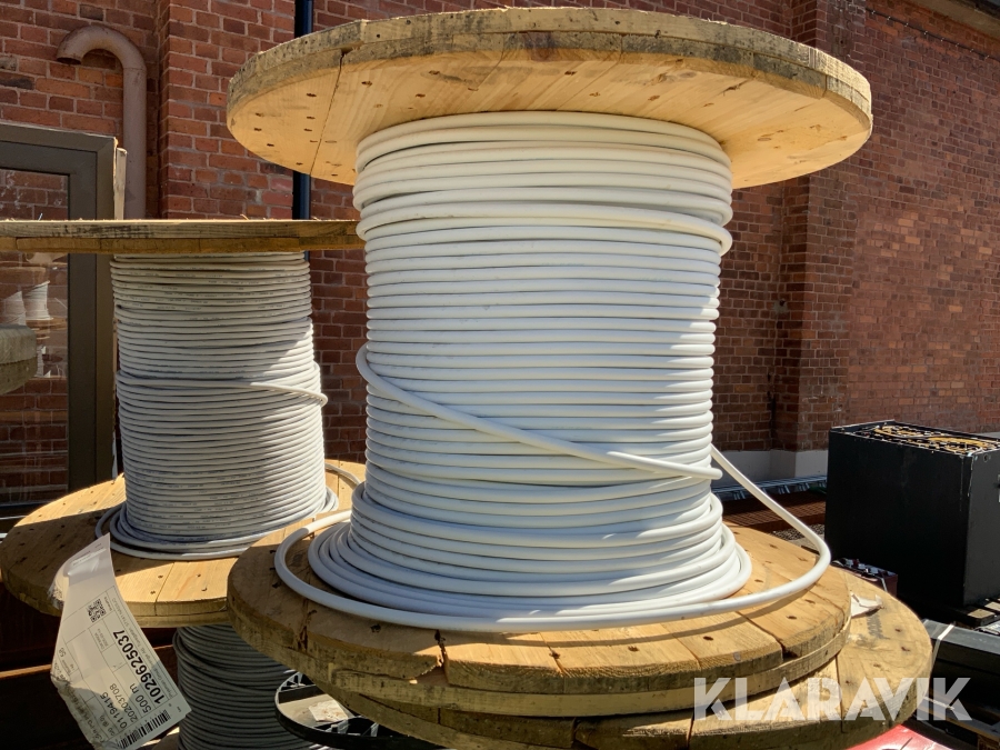 Kabeltrummor med diverse kabel 13st
